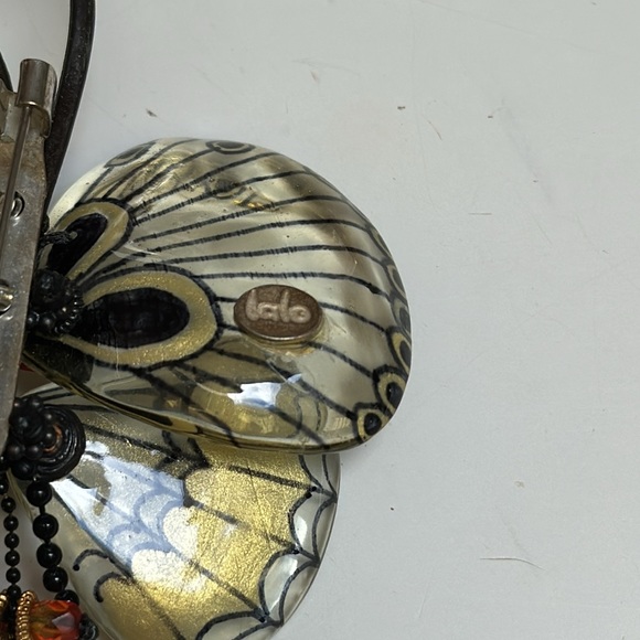 Orna Lalo rare Resin Hand Painted Mechanical Moving Au Tremblant Butterfly pin - Picture 5 of 8